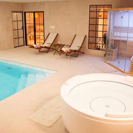 Bonica Spa, Exceptionnel, Piscine Intérieure, Spa, Sauna Et Parking Privé Сasa de vacaciones